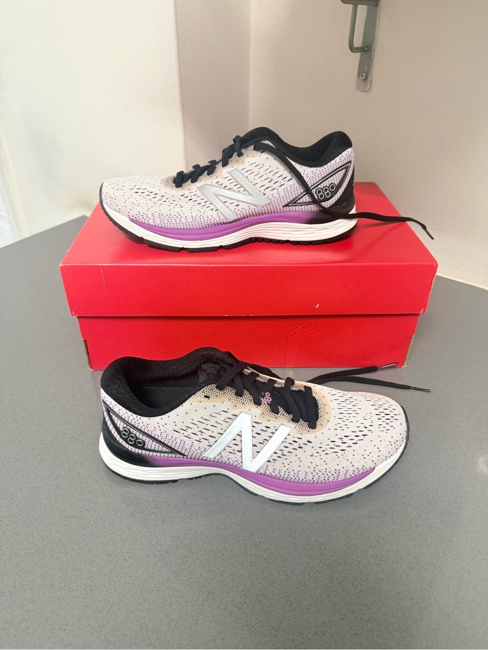 New Balance Women's Running Sneakers low top size 7.5 White and purple
